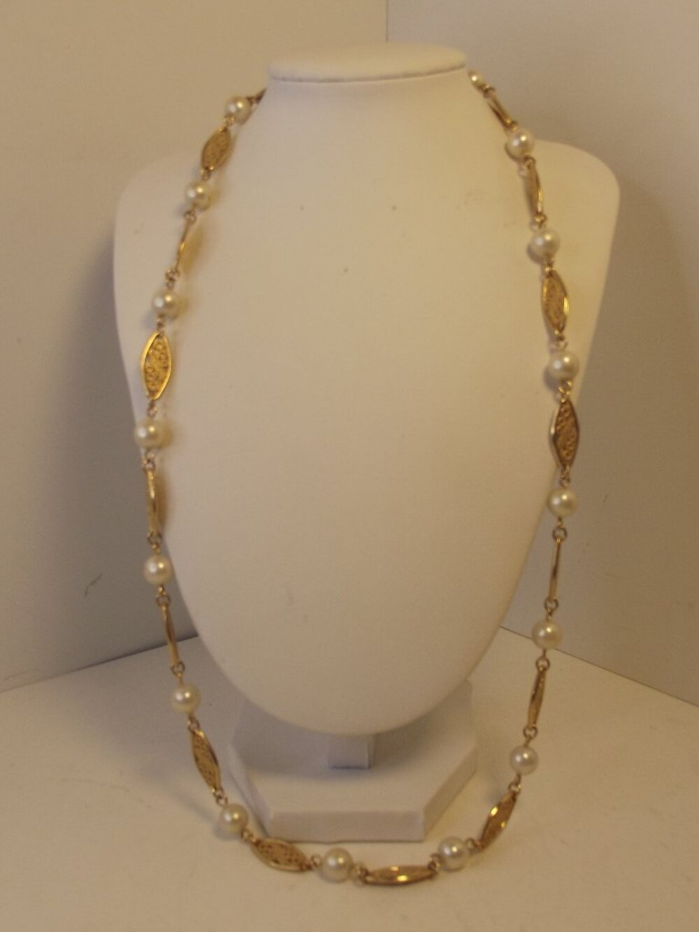 Vintage Avon Gold Tone Filigree Necklace "Pearly Impressions" from 1992
